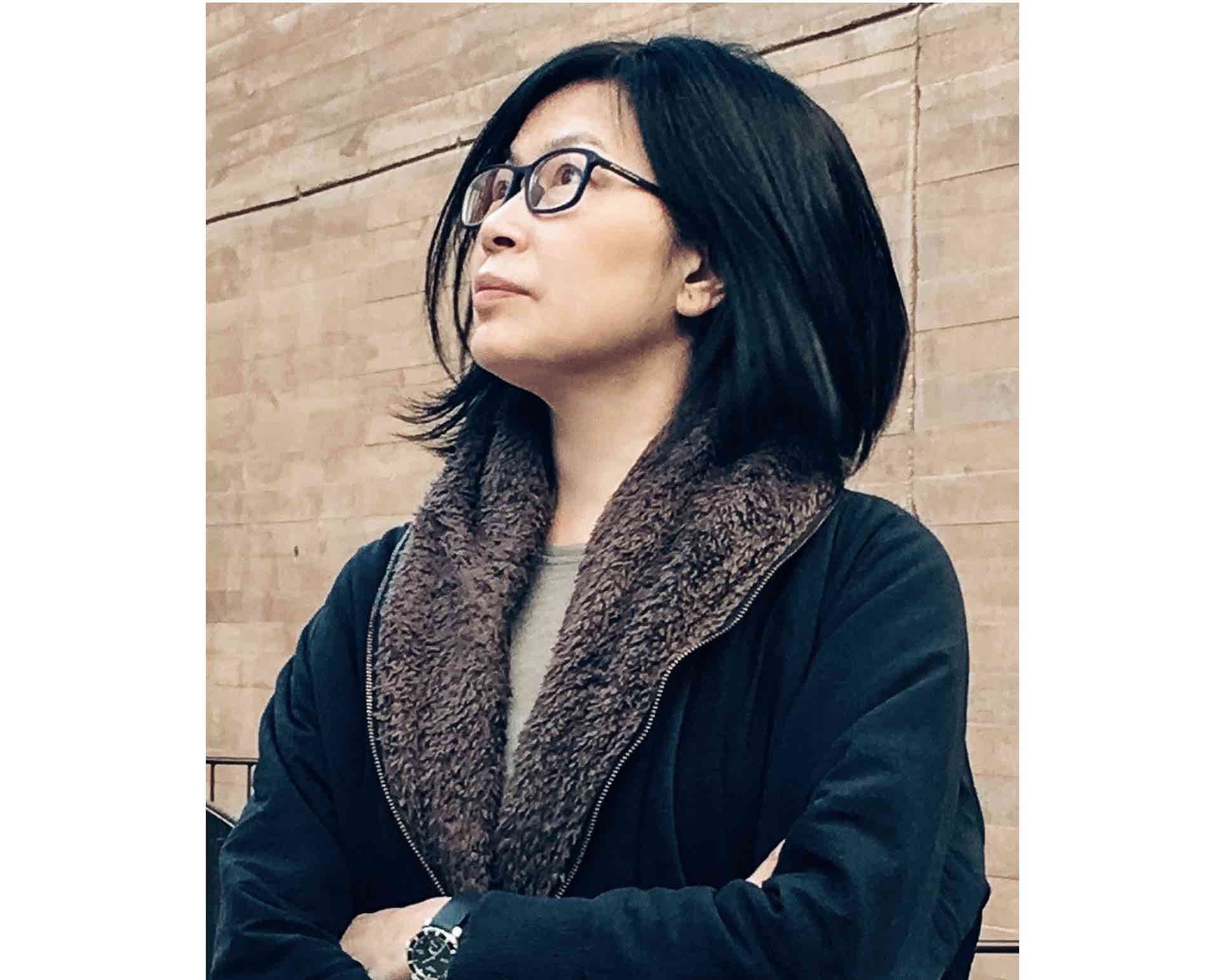 林靜娟老師穿黑色外套個人照