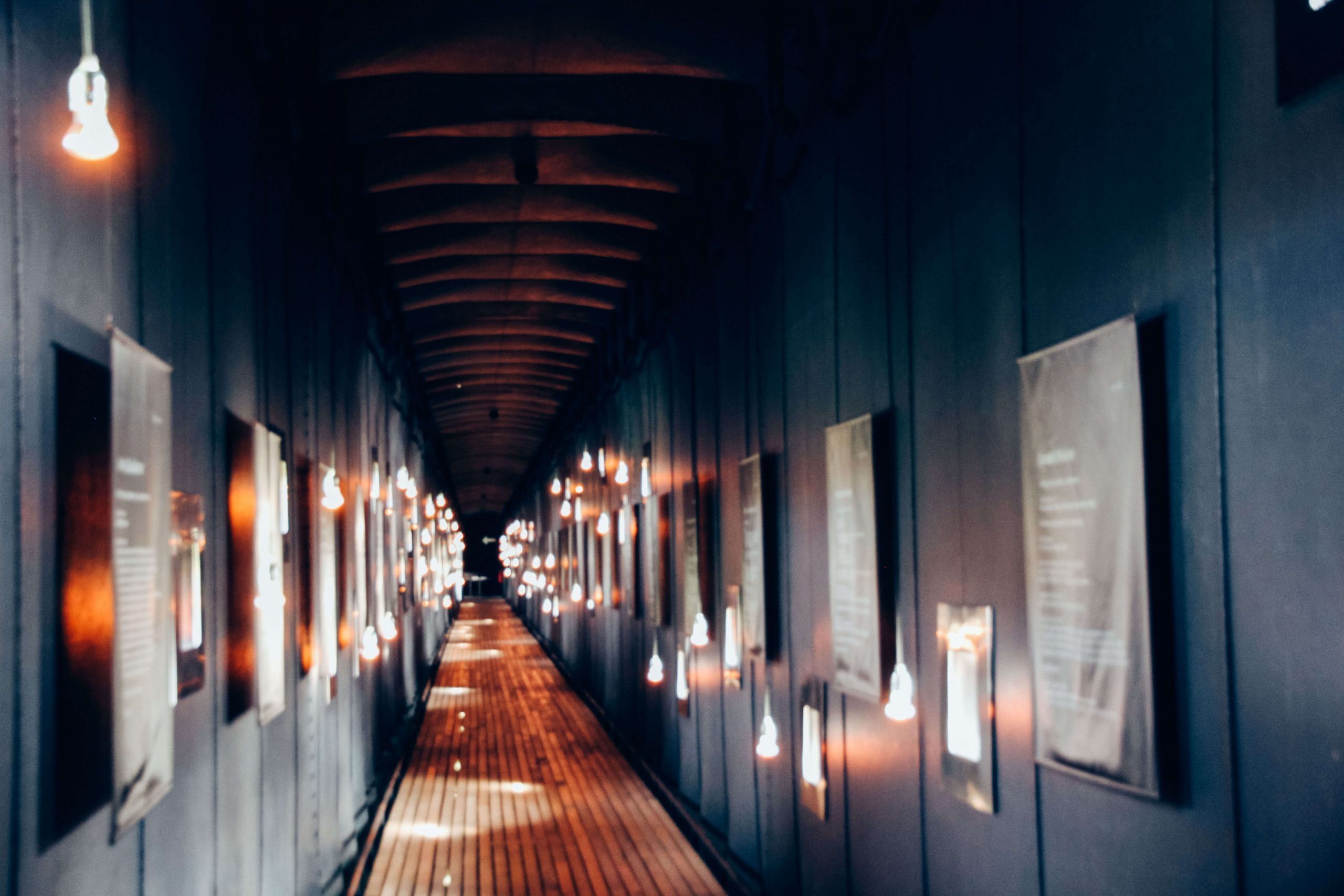 女巫審判受難者紀念館(Steilneset Memorial內部展示空間