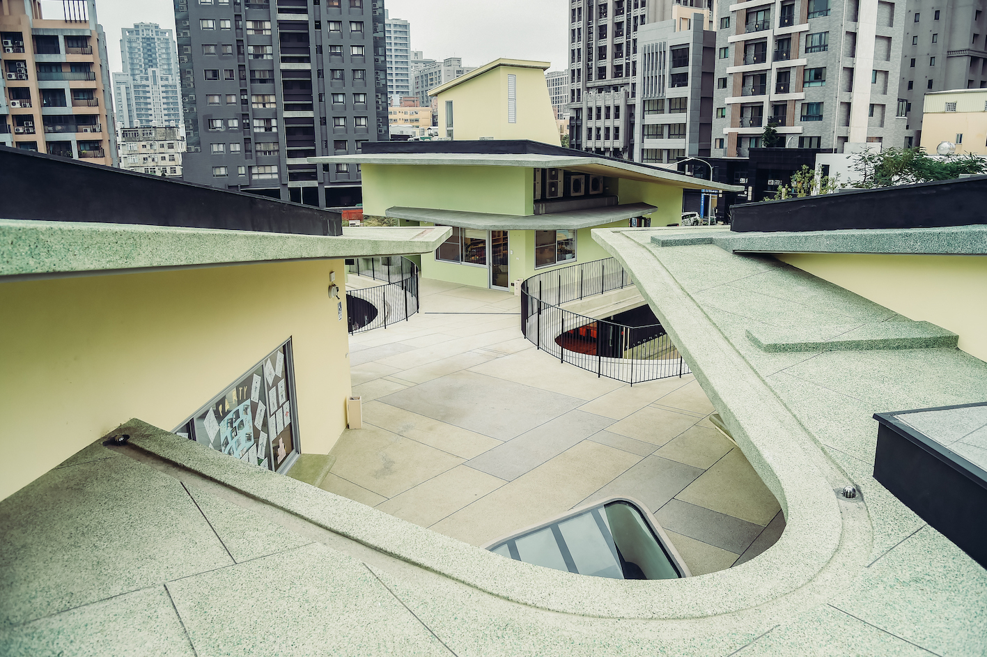 關埔國小校園建築物一角